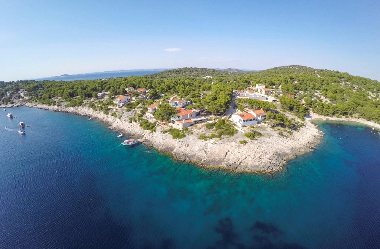 Poseidon Holiday Guesthouse Жирье Экстерьер фото