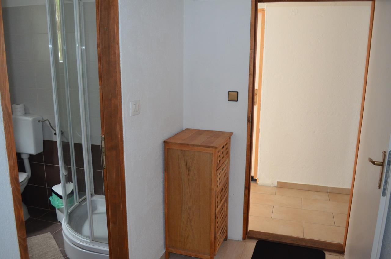 Poseidon Holiday Guesthouse Жирье Экстерьер фото