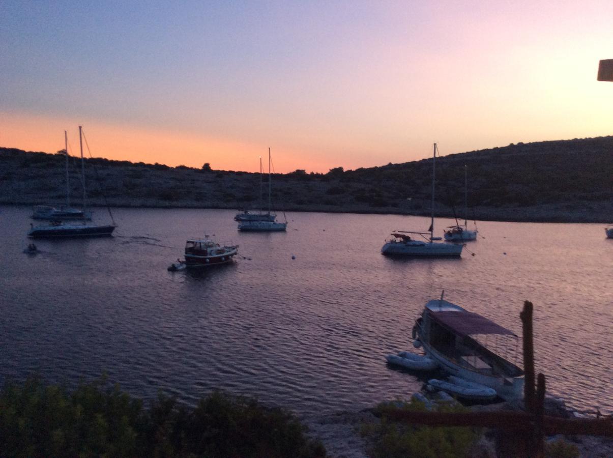 Poseidon Holiday Guesthouse Жирье Экстерьер фото