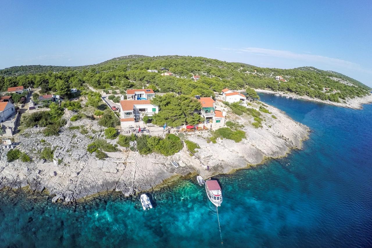 Poseidon Holiday Guesthouse Жирье Экстерьер фото