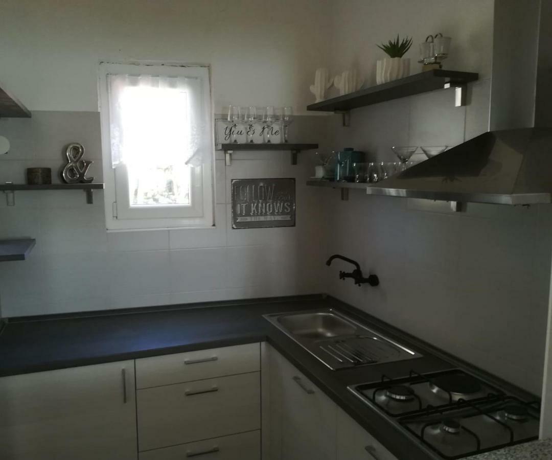 Poseidon Holiday Guesthouse Жирье Экстерьер фото