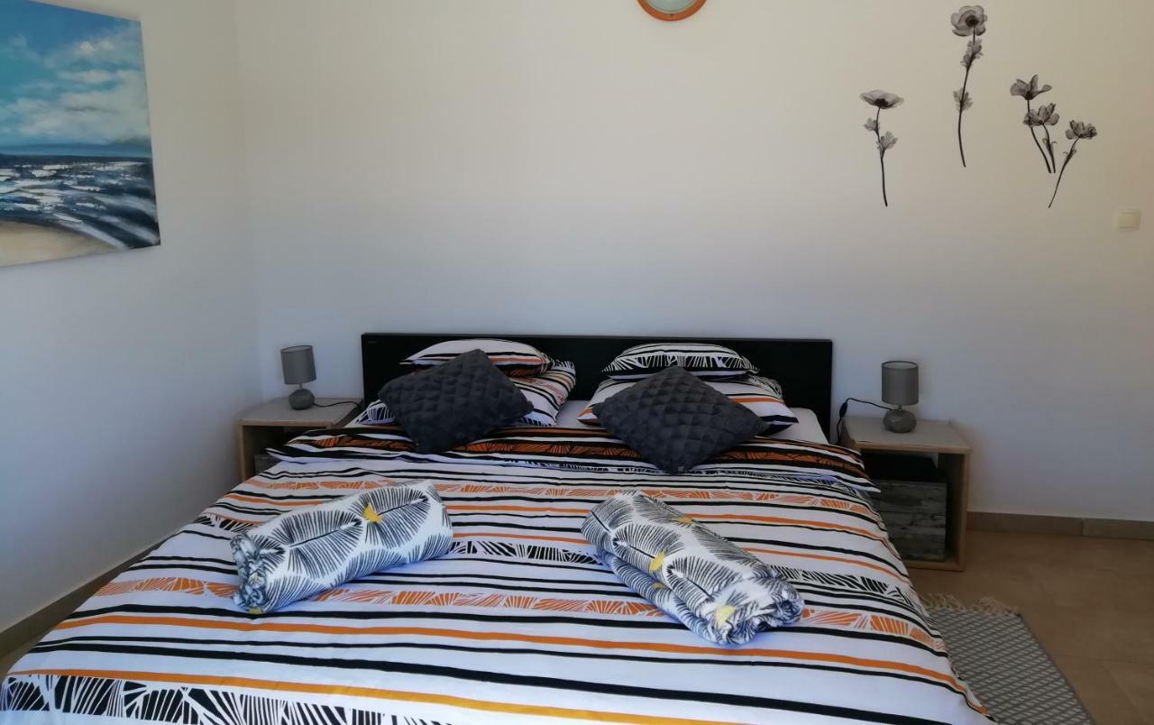 Poseidon Holiday Guesthouse Жирье Экстерьер фото