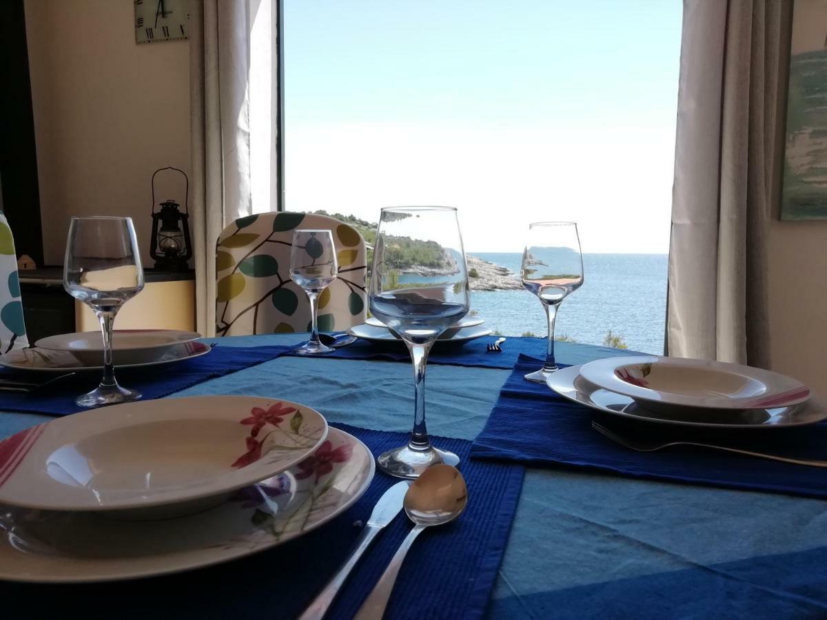 Poseidon Holiday Guesthouse Жирье Экстерьер фото
