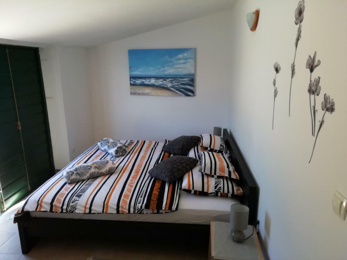 Poseidon Holiday Guesthouse Жирье Экстерьер фото