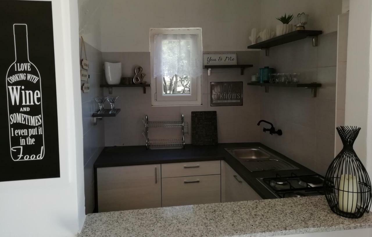 Poseidon Holiday Guesthouse Жирье Экстерьер фото